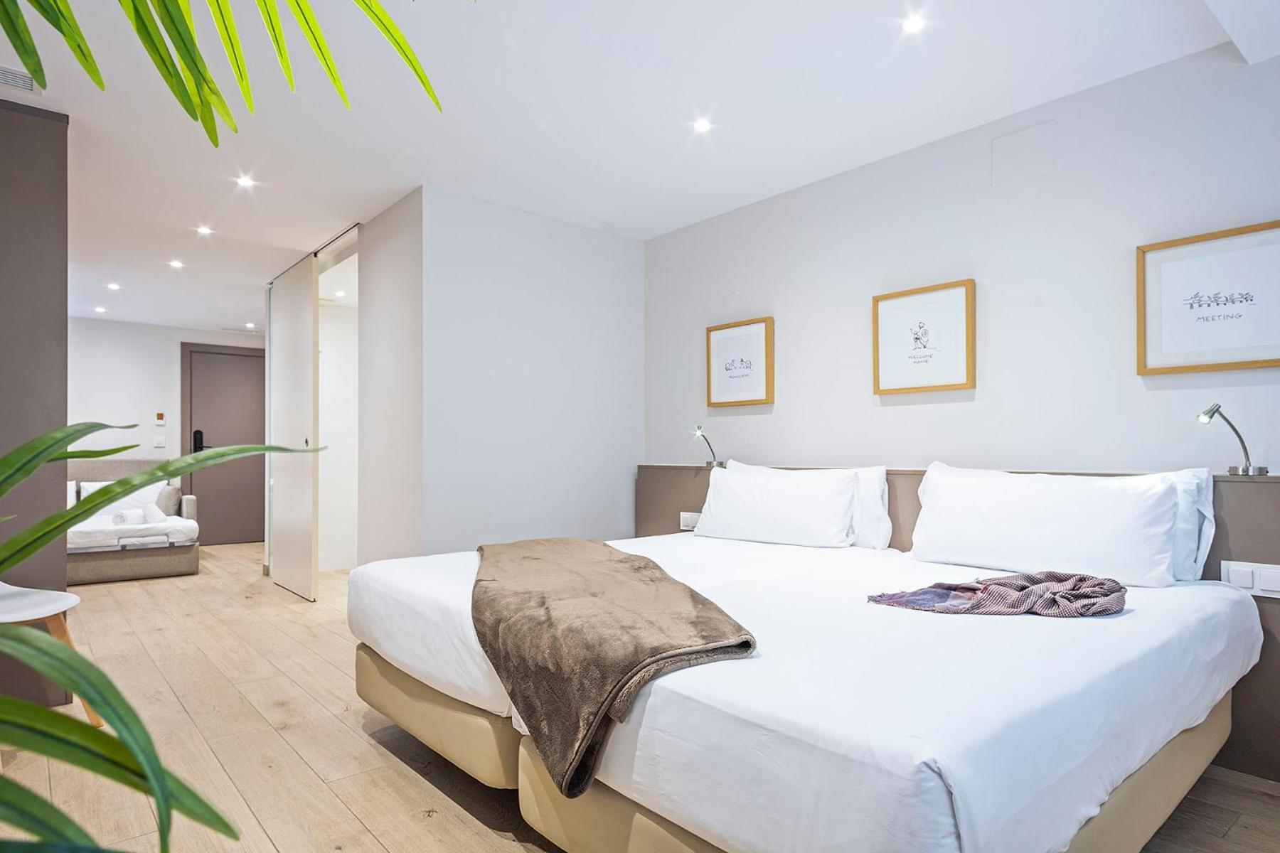 Aparthotel Bcn Montjuic Barcelona Bagian luar foto
