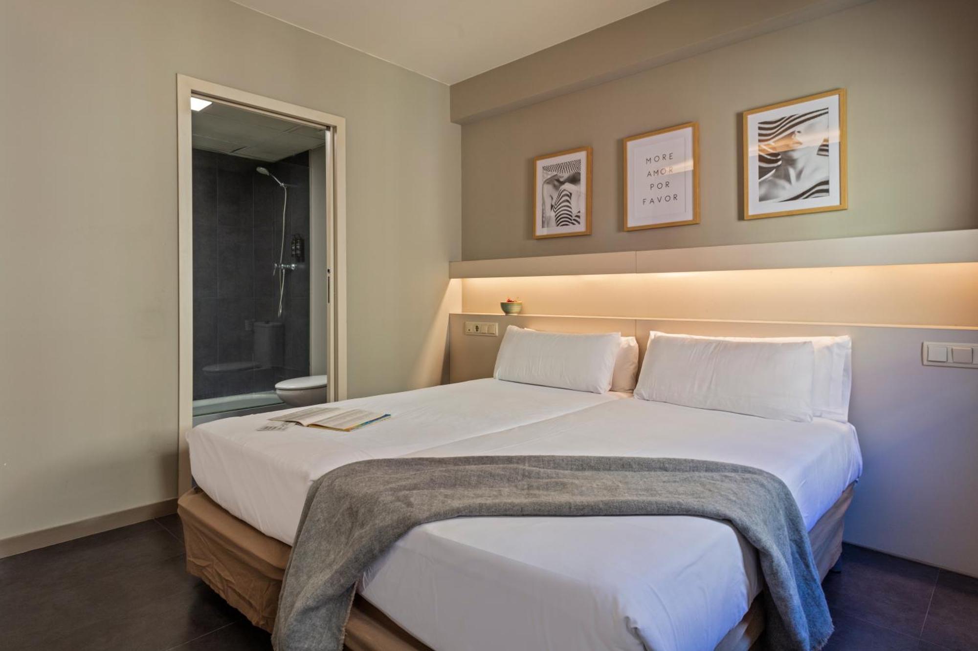 Aparthotel Bcn Montjuic Barcelona Bagian luar foto