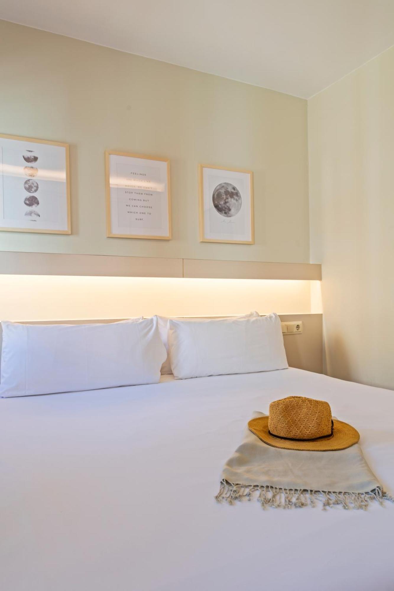 Aparthotel Bcn Montjuic Barcelona Bagian luar foto