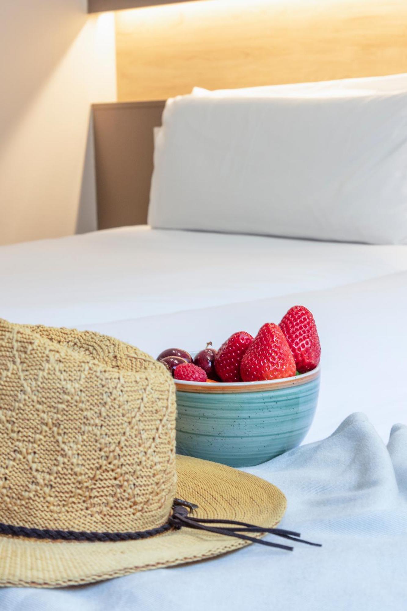 Aparthotel Bcn Montjuic Barcelona Bagian luar foto